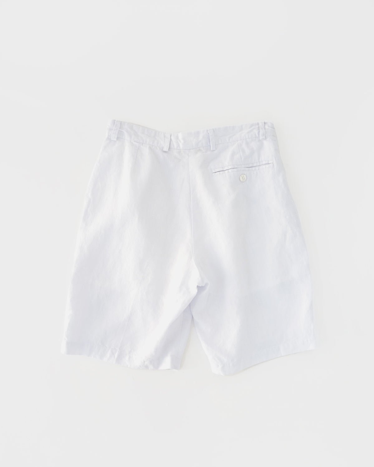 Tucked Linen Shorts / White